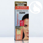 Fotoprotector que tiene una absorción inmediata, que proporciona una agradable sensación refrescante con un acabado mate, suave y sedoso al tacto.